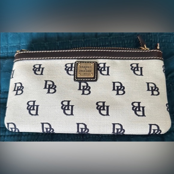 Dooney & Bourke Monogram Crossbody Prestine!Like New